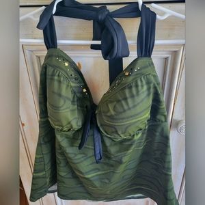 Torrid swim top size 3 green black